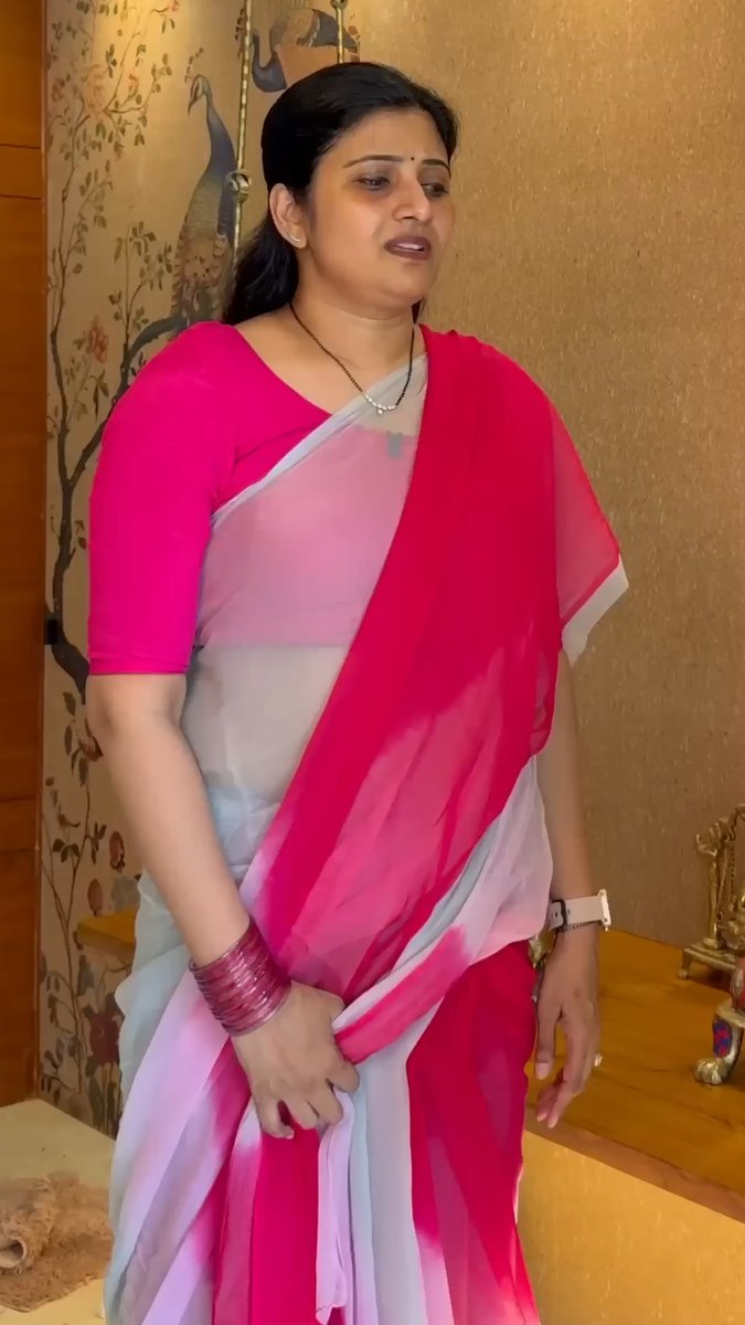 Rajadeluxe69's tweet photo. Oh goddd Nisha baby...god's greatest creation. Look at the way that saree she is flaunting on her🥵.  And ah lazy hairstyle adds more hotness. Damn hottt😘 https://t.co/iCD6QjlYnn