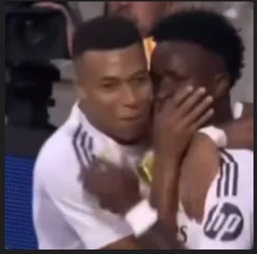 linolhos's tweet photo. escrevendo essa lavação de roupa suja em pleno casamento hf em #himh e me lembrei desse take do vinijr e mbappe https://t.co/PfITZ5Uf9M