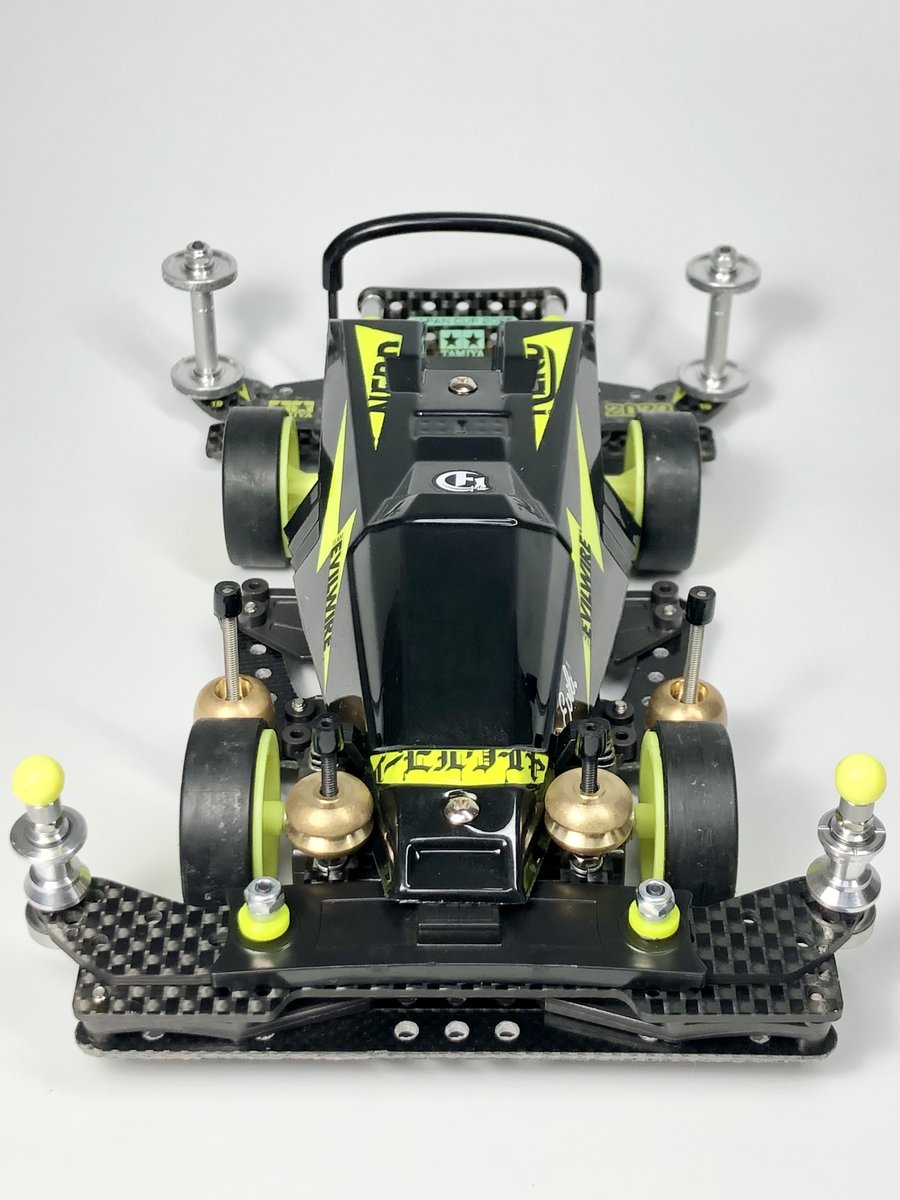asahi4x4's tweet photo. ストッククラス仕様3台目はVZシャーシで組んでみました!ミニ四駆復帰の要因の一つでもある #ドラテル 仕様のサンダードラゴン⚡️です🤩 #evilwire ステッカーチューンで更に格好良く!
シャーシを蛍光イエローにしたい気持ちもあるけど売ってないのでひとまず黒で。 https://t.co/zY7g0PDj1Y