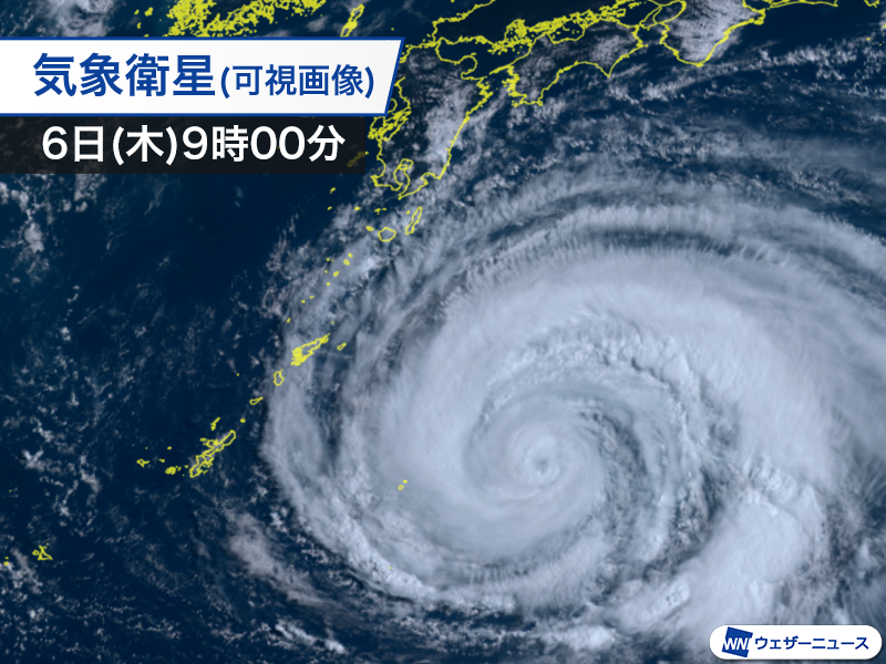wni_jp's tweet photo. 【台風情報】
大型で強い台風13号(ドルフィン)は南大東島の東を西に進んでいて、大東島地方の一部が暴風域に入ったとみられます。
沖縄本島でも今後は次第に風雨が強まり、明日7日(金)〜明後日8日(土)は厳重な警戒が必要です。
https://t.co/v2zXMUZ11O https://t.co/5jozMfQJ7k