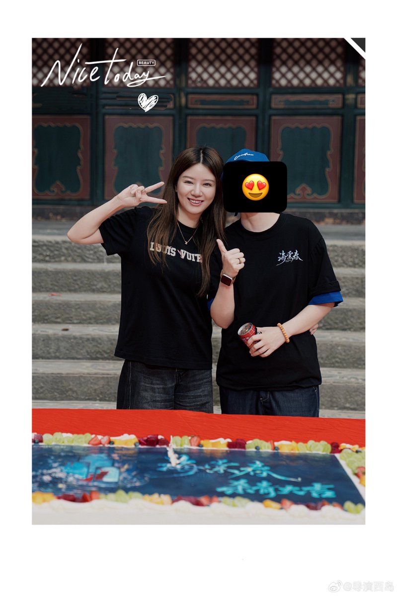 jaxohhiizz's tweet photo. ไปถามแม่น้องแพทมา บอกว่าใช่คุมพส.สวีอี้จริง เพิ่งปิดกล้องกองไห่ถังก็ไปหูเป่ยเยี่ยมกองเสี่ยวเสี่ยวเลย ดีจัง ผู้ใหญ่รักรูกชั้นนนน 🥰🥰🥰 (แนบรูปความสำคัญของพส. ที่คุณเชอแปลไว้ด้วย) https://t.co/YuGFzVj2oV