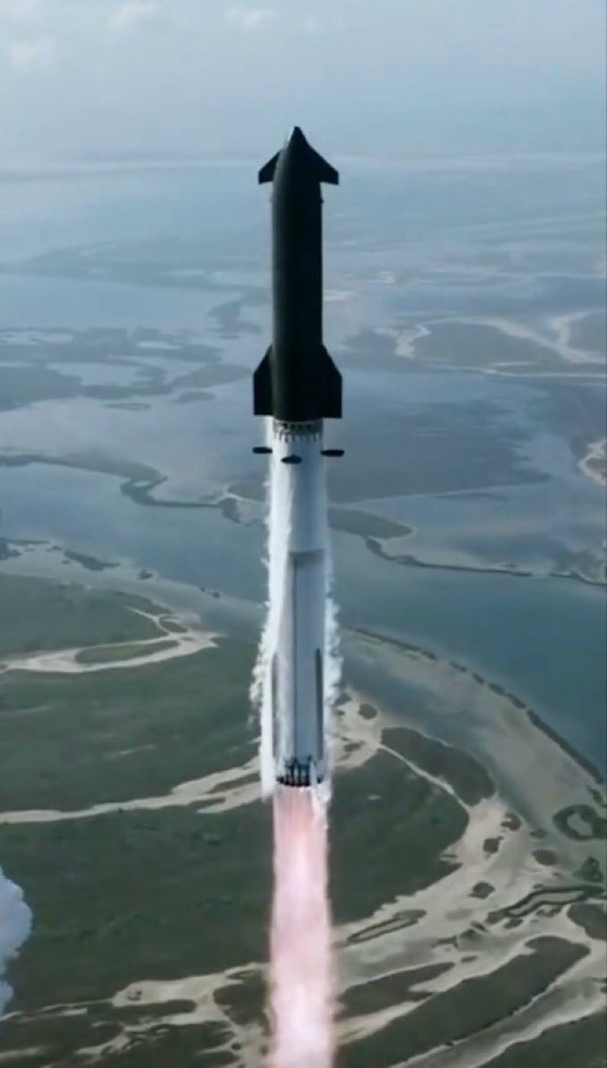 tydenshandle's tweet photo. @78338477jdjdjs @Polymarket You’re thinking of a different SpaceX rocket called Falcon 9. This is Starship, totally different. They’ve caught the first stage 3 times, and plan on catching the second stage for the first time by month’s end. https://t.co/RBi53jJ4Ng