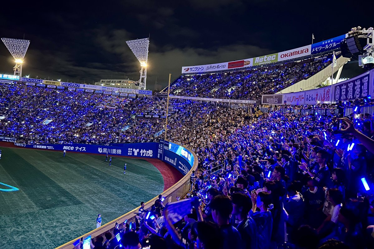 tamanowo_q's tweet photo. スターナイトは、相手が阪神でもビジター応援席が少ないのが良い。いつもこのくらいの比率にしてほしい。

ただ阪神の応援団はさすがに凄い。たとえばトランペットの数が全然違う。チャンテも途切れない。牧が治療でベンチに下がった時とか、それこそ応援のチャンテを流そうよ
#starnight #baystars https://t.co/XJs9EMHQHb