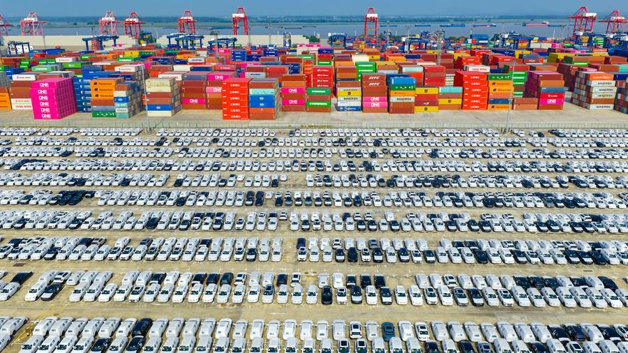 CE_ChinaEconomy's tweet photo. Official data from China Association of Automobile Manufacturers (CAAM) showed #China exported 2.615 million #NEVs in 2025, up 103.7% YoY, and in the first half of 2026, exports reached 2.355 million units, up 120% YoY. NEVs have become a major driver of China's export growth. https://t.co/nQR4FoUlgS