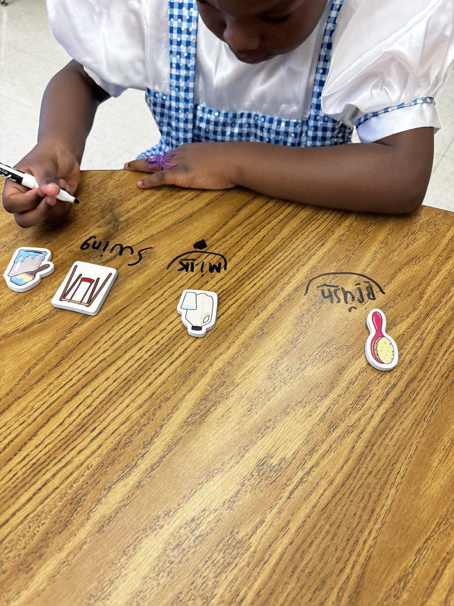 learnwithmsburn's tweet photo. One of the easiest ways to increase engagement? Let the kids write on the tables! Follow for more teacher hacks 🤪

#FPCSWD
#FriendshipsJourneyto30 
#OneFriendship
#AspireMore
@FPCS_Woodridge
@FriendshipPCS https://t.co/Lgqzk4kh0H