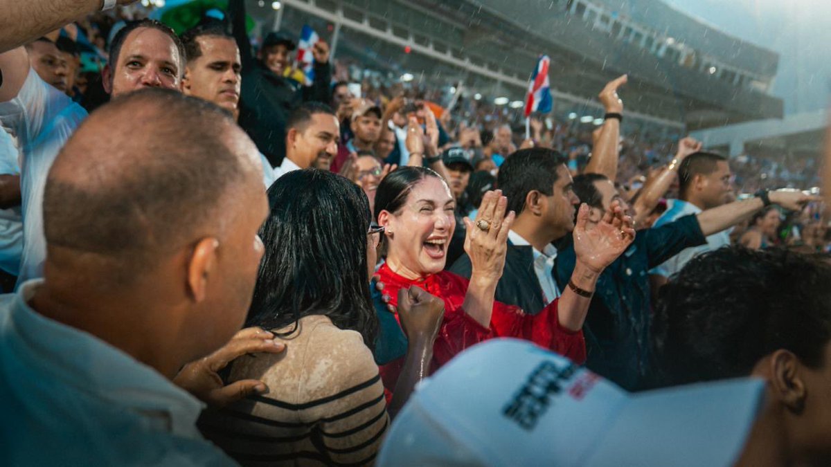 raquelarbaje's tweet photo. ¡Qué orgullo celebrar, una vez más, a Marileidy Paulino! 🇩🇴🥇

Su oro en los 400 metros planos de los Juegos Centroamericanos y del Caribe nos llena de alegría y reafirma el lugar que ha conquistado con esfuerzo, disciplina y constancia. Hoy, todo un país celebra este nuevo triunfo. 

¡Felicidades, Marileidy! 🌺🇩🇴