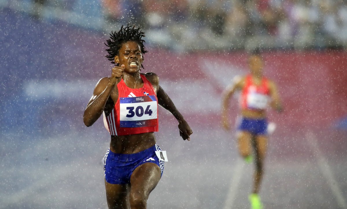 raquelarbaje's tweet photo. ¡Qué orgullo celebrar, una vez más, a Marileidy Paulino! 🇩🇴🥇

Su oro en los 400 metros planos de los Juegos Centroamericanos y del Caribe nos llena de alegría y reafirma el lugar que ha conquistado con esfuerzo, disciplina y constancia. Hoy, todo un país celebra este nuevo triunfo. 

¡Felicidades, Marileidy! 🌺🇩🇴