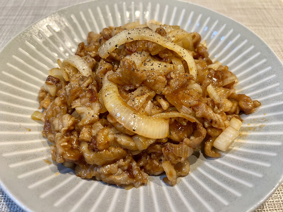 silvia_Disney's tweet photo. 本日の料理は「リュウジさんのバズレシピ」
【やみつき豚】です😊
お肉も柔らかく、玉ねぎも程よい食感で食べ応えもあり、ごはんが進みます😋
タレがまた絶品で２歳の息子も美味しいっと言っていっぱい食べていました✨
昔のリュウジさんらしいレシピが最高でした☺️
＃リュウジ
＃リュウジのバズレシピ https://t.co/cHlNvDnpqa