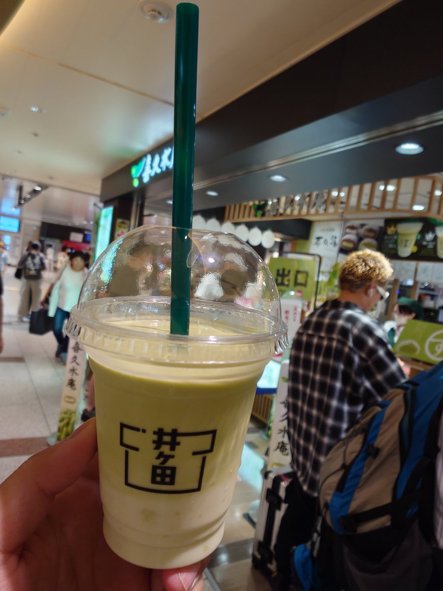 fukusia4649's tweet photo. 長い出張も終わって後は帰るだけやーーー！
前も飲んだけどずんだっ茶シェイクうまい https://t.co/oN90meYdLI