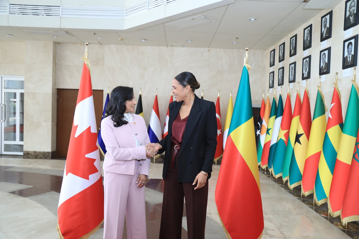 CanadaPE's tweet photo. La ministre Anand rencontre la ministre des Affaires étrangères du Bénin, Corinne Amori Brunet
Lisez le texte intégral: https://t.co/5NpqPiXyFx https://t.co/yDGDUh5UXl