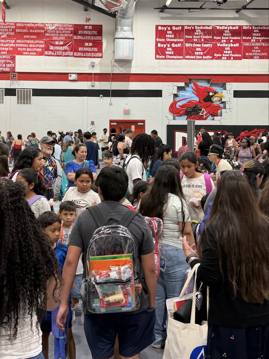 Equitable_Edu's tweet photo. Over 1,000 @DelValleISD students & families packed the 2026 Back to School Bash!
Huge thanks to our staff, community partners & sponsors for connecting our families to supplies and resources.
Let’s make 2026–2027 our best year yet!
#ReadyConnectFly #DVISD #BackToSchool2026 https://t.co/TjLTvjsq0h