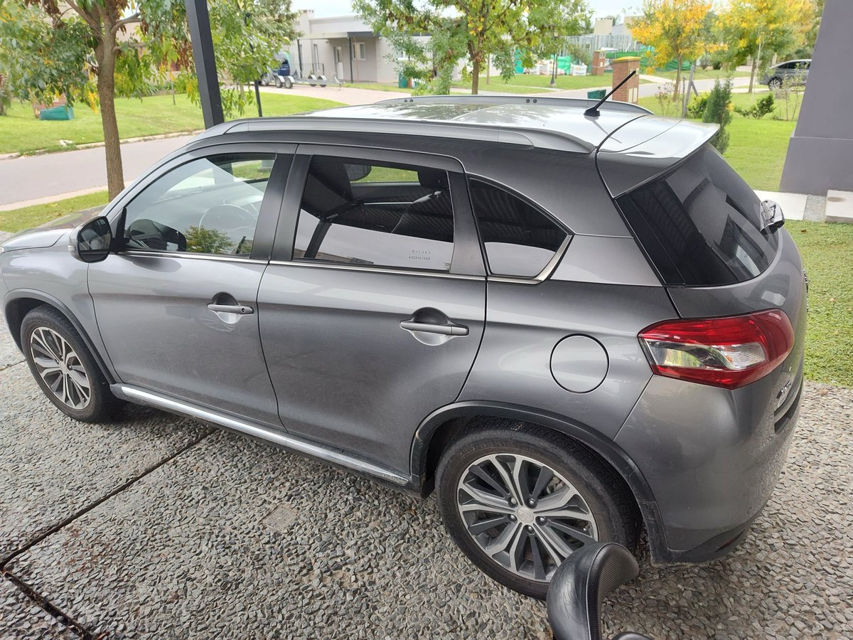 justmoon79's tweet photo. @renapiermarini Tengo este claveli Peugeot 4008 4x4 año 2013 Manual con 105k km. Irrompible https://t.co/WC22Y2loVi
