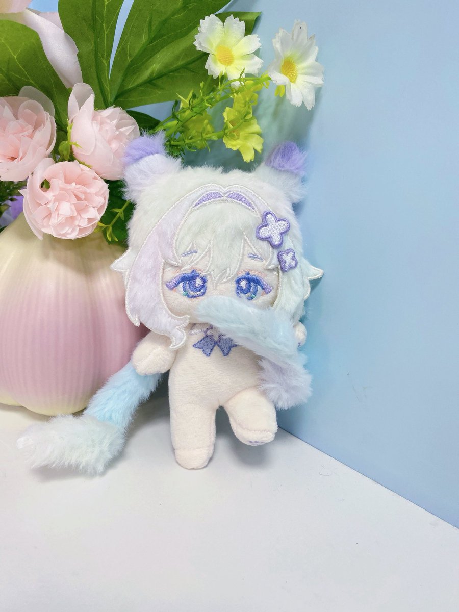 YiQi898682's tweet photo. 10センチの柔らかくねっとりしたウサギの毛は、グラデーションの青紫の長いもみあげと組み合わせ、刺繍された眉目は繊細で繊細です。小さなリボンと四つ葉のクローバー刺繍アクセサリーは、細部まで引き立てています。
#綿人形です
#TWdo l l
#cottondoll
#솜인덕장터
#솜인형
#艺奇玩偶定制 https://t.co/hc8TFpCdLm