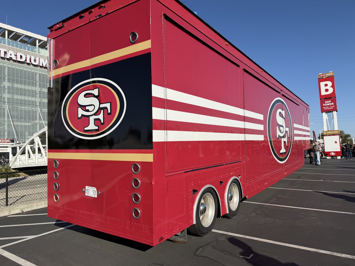 emikume's tweet photo. 来たよ〜!#LevisStadium #49ers #ACDC https://t.co/MohnOKIR9p