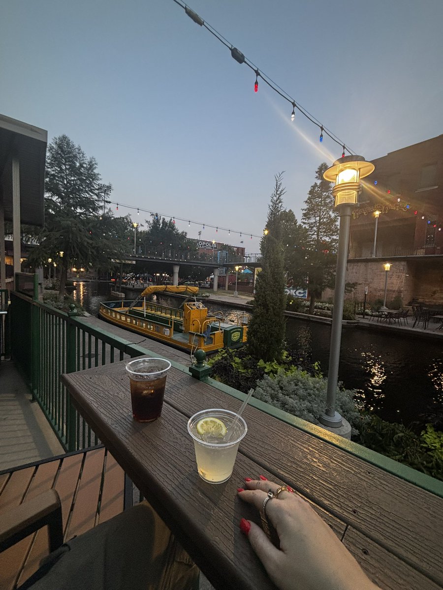 OklaOilPapi's tweet photo. Chill night in the city https://t.co/5JRrBKn2Db