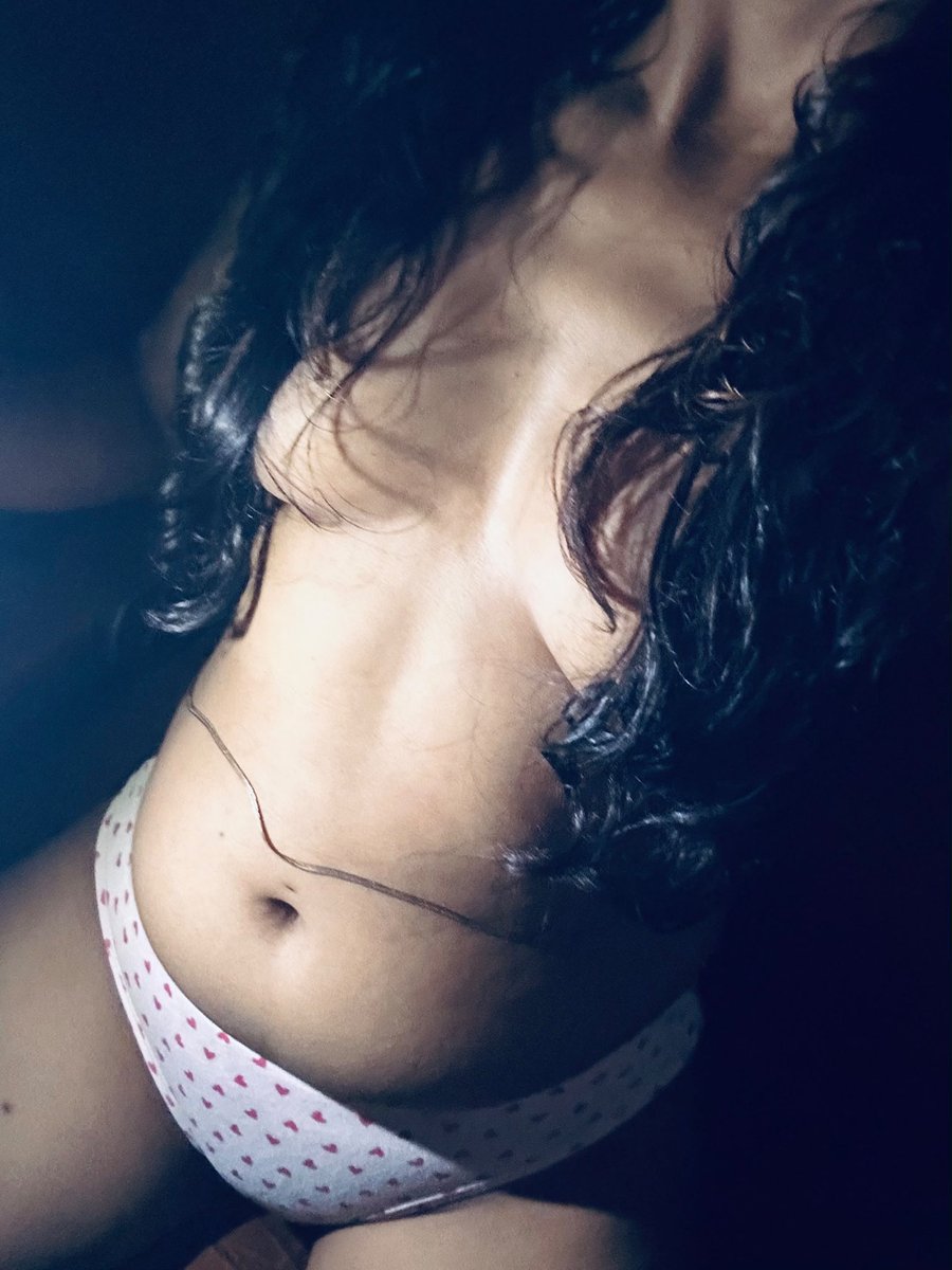 CoupleFireioz7's tweet photo. Kallu agathi vekan kothi aayitt vayya 🎭🤤🤤vc call available on night https://t.co/tkGVgA2mWU