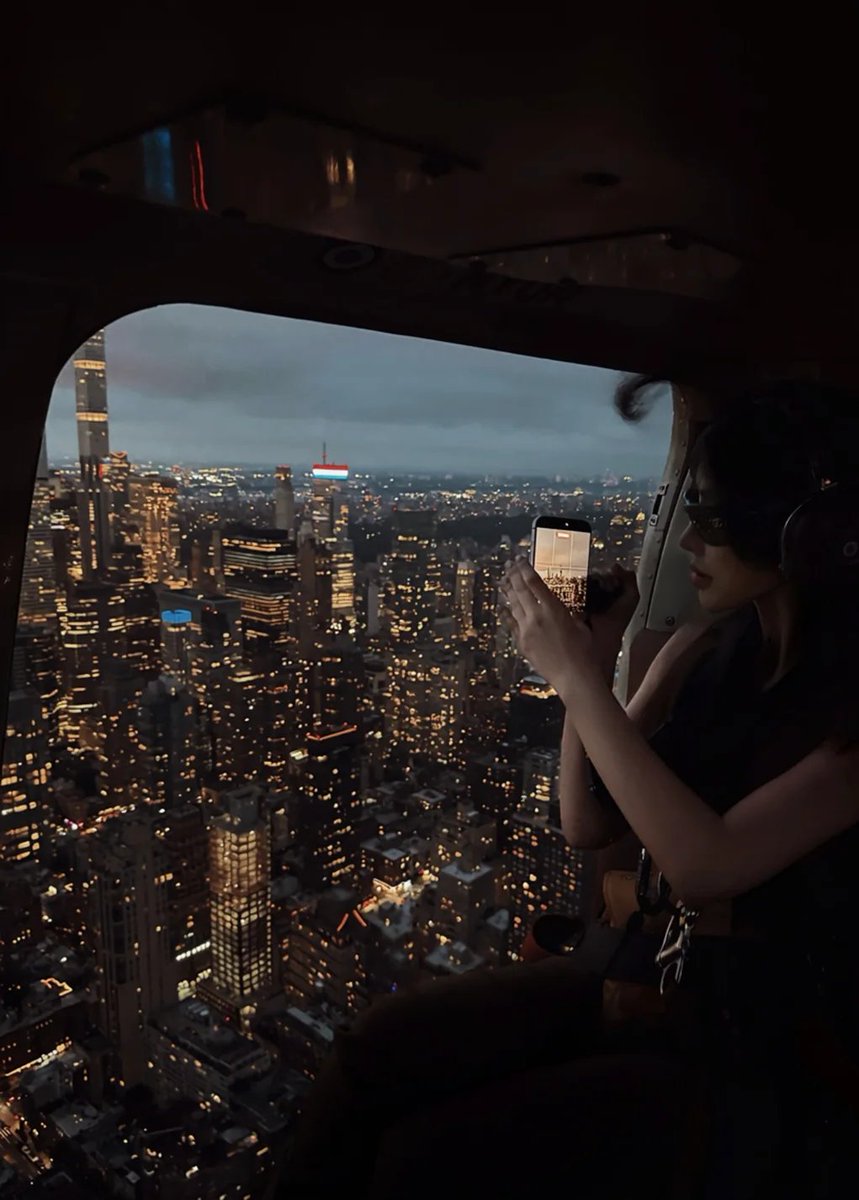 PeachBlo_ssom's tweet photo. Immersed in the Manhattan night. https://t.co/hc3IVsH0yg