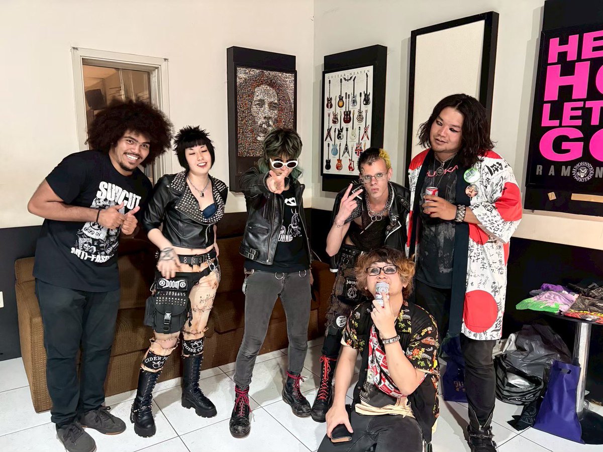 melmel52melmel's tweet photo. ブラジルツアーで対バンしたLAMENTOのジャパンツアー！地球の向こうとこちらで共演できる光栄！良き旅になることを願う！聡明と優しさを触れたから

出会いで得たもの再会で思うこと！待ち合わせは8/25！ブラジルto岐阜！
俺達はビアピグス！シンボーラ！ https://t.co/mp50xDwLUG
