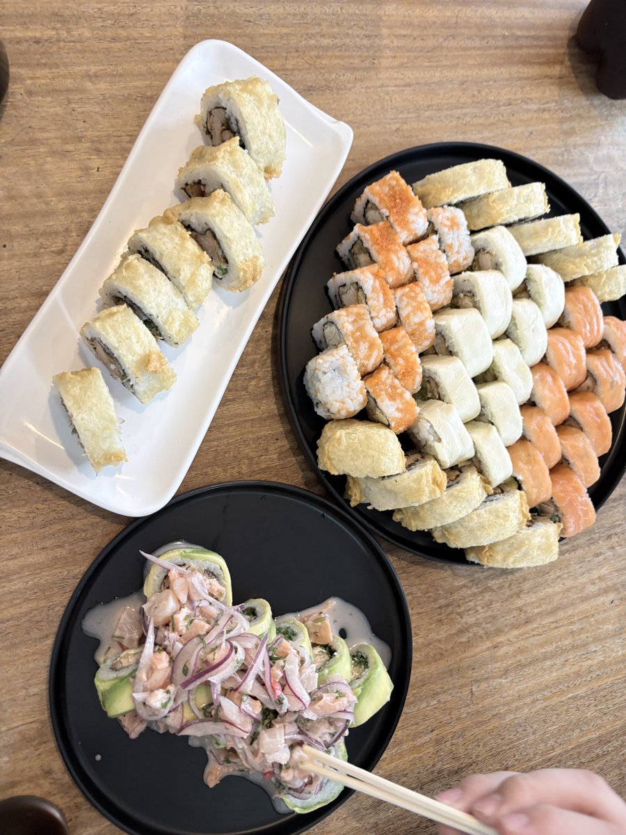 userhotttttt's tweet photo. Tenis ganitas de un sushi , mujer feliz https://t.co/zfIQGFGfMv