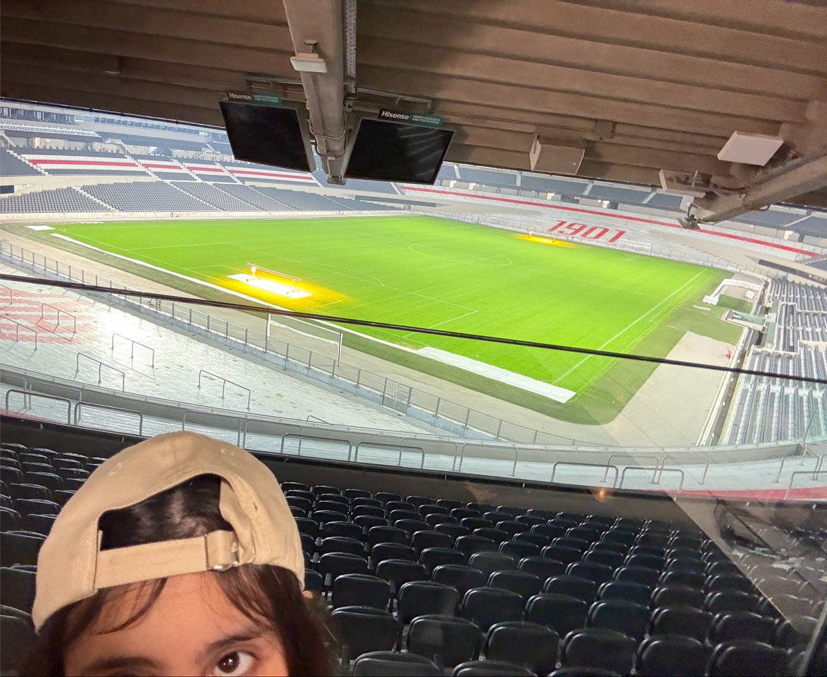 iMambaNegra's tweet photo. y si volvemos? @AIRBAGoficial 🥲🏟️ https://t.co/TWYUd8jDhd