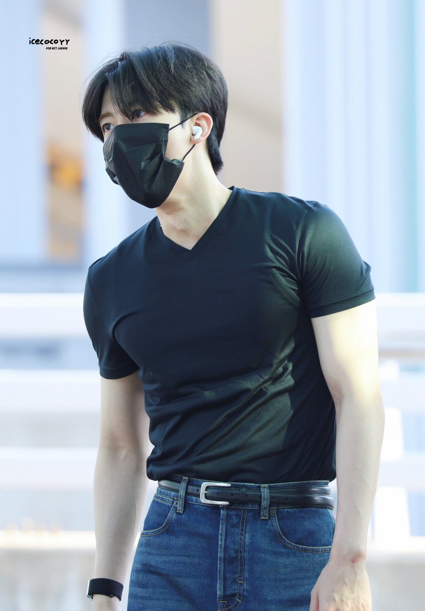 luminajaem's tweet photo. REMEMBER WHEN JAEMIN SAID HIS GYM ROUTINE IS A DAY FOR CHEST AND A DAY FOR BACK… YEAH WE CAN TELL 😭😭😭😭😭😭😭 https://t.co/jCbJCqF5ia