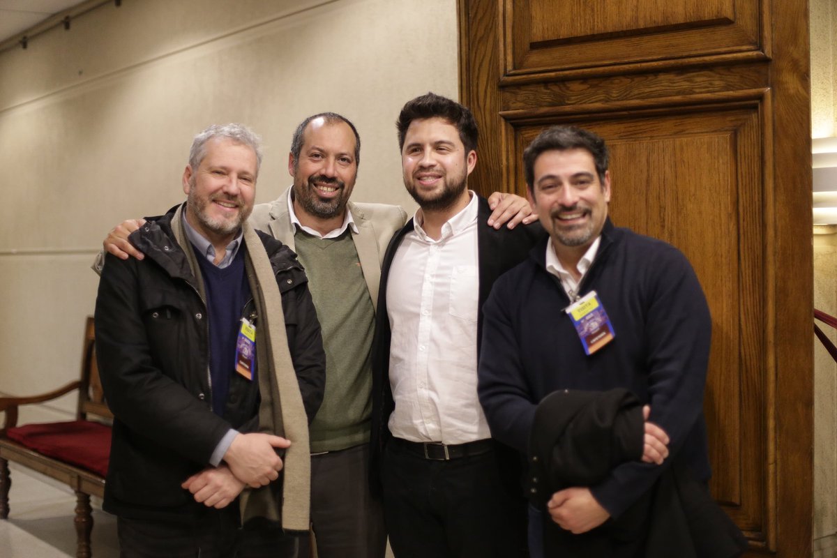 GustavoGaticaV's tweet photo. Quiero reconocer el trabajo y la convicción de los alcaldes que durante estas semanas dieron una lucha firme contra la Megarreforma en defensa de los vecinos y vecinas de las comunas que más lo necesitan. Su compromiso con los territorios merece ser valorado y respaldado. https://t.co/oilAzM7bAZ