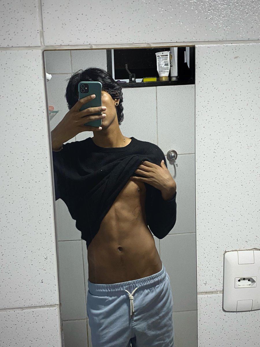 guybs0n's tweet photo. E se eu começar a vender foto da rola? 
#PINTOSAWARDSㅤㅤ https://t.co/495SwnYtAh