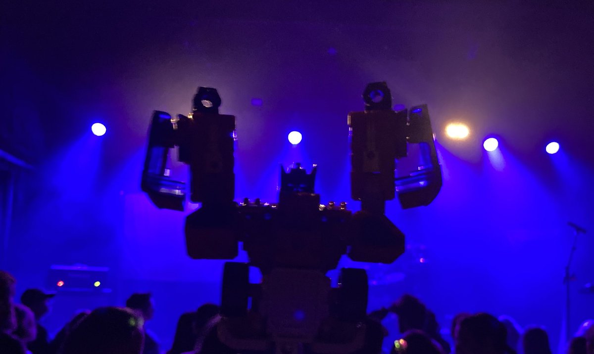 TrickshotTF's tweet photo. Classics Optimus is ready for @cybertronicband! https://t.co/sSUiAC4sNq