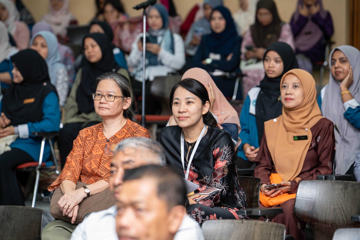 FRIMKepong's tweet photo. 📅 3/8

🏛️ TKP (Penyelidikan) @FRIMKepong, Dr Norwati Muhammad berkongsi pengalaman 3 dekad berkhidmat sempena Program Legasi FRIM. Beliau yang bakal bersara Sept ini menggalakkan projek flagship berimpak tinggi merentasi bahagian. 🌳

#FRIM #LegasiFRIM #WarisanKepakaran https://t.co/d84euVOx1v