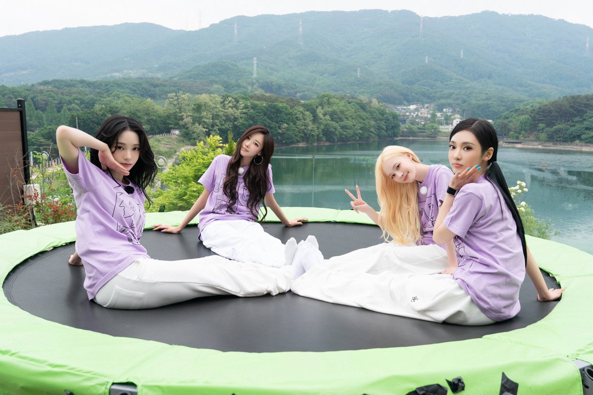 aespa_official's tweet photo. <aesParty> 15회 촬영 현장 스틸 공개!

넷이 모이면 그냥 #에스파랜드 개장임🎡
이번주 에스파티는 금요일 밤 6시에 만나요

🔜 2026.08.07 (Fri) 6:00 PM (KST)
🔗 https://t.co/p4NmYH1ySc

#aespa #æspa #에스파
#aesParty #에스파티 https://t.co/44m0sLXGhK