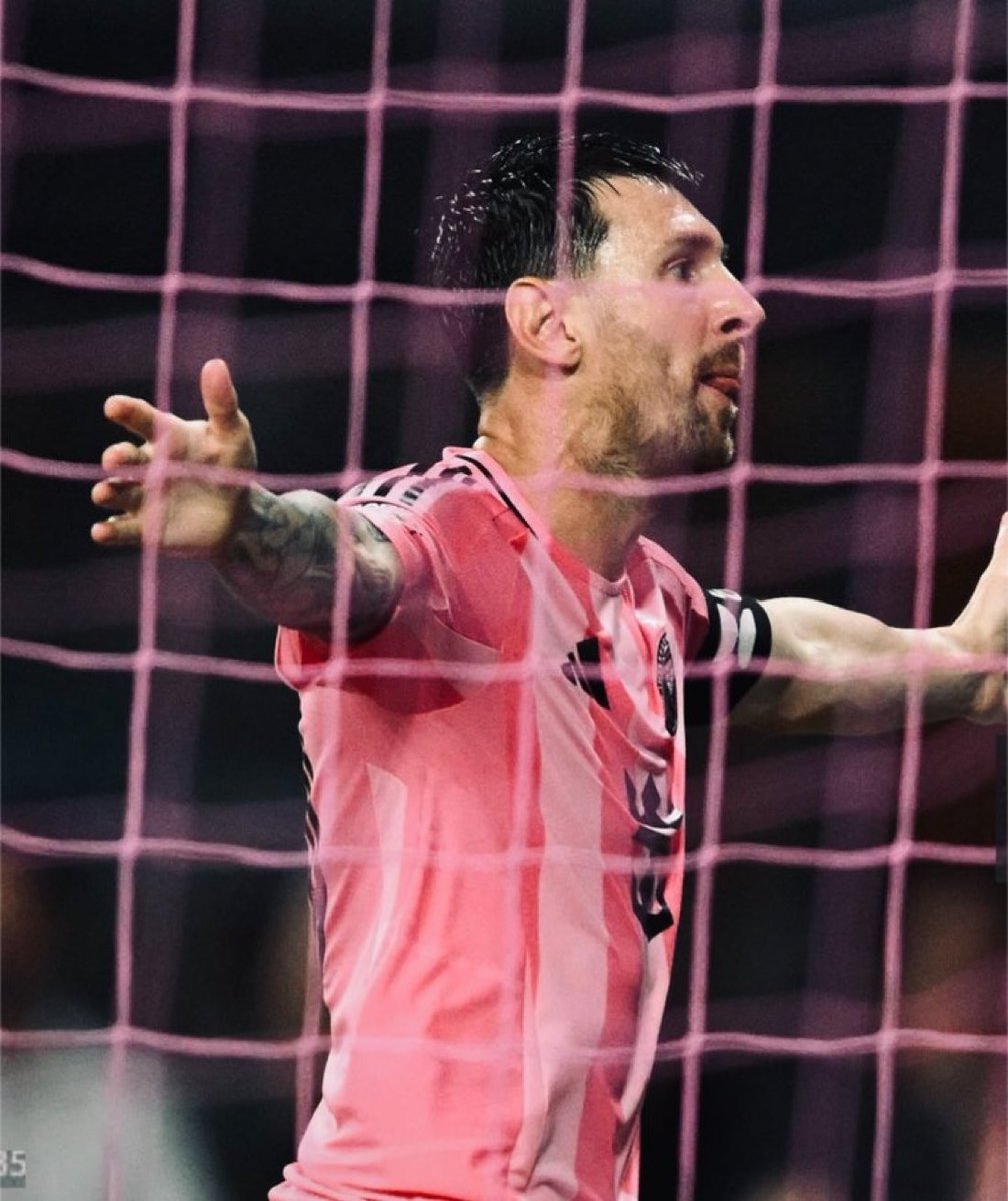 1SMi_'s tweet photo. 🚨 — الاسطورة ليونيل ميسي عام 2026م :

26 مباراة
35 مساهمة 🤯♥️
23 هدف
12 اسيست https://t.co/I3iTDHmWRz