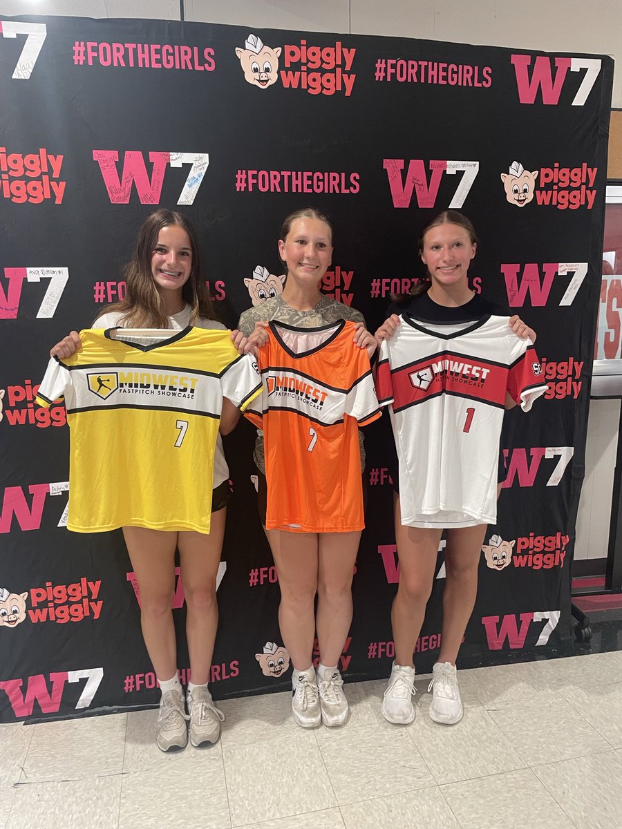 LilyOBrien2029's tweet photo. Beyond excited to compete at the @ShowtimeSports1 Midwest Showcase! I am on team 11 wearing number 7!💛

It was also great to see my teammates and friends! @AllieMarks2028 @KourtneyKehoss 

Game 1: 10:00-11:45 (August 6th, Field 2)
Game 2: 8:00-9:45 (August 7th, Field 1) https://t.co/60oDK7V3EE