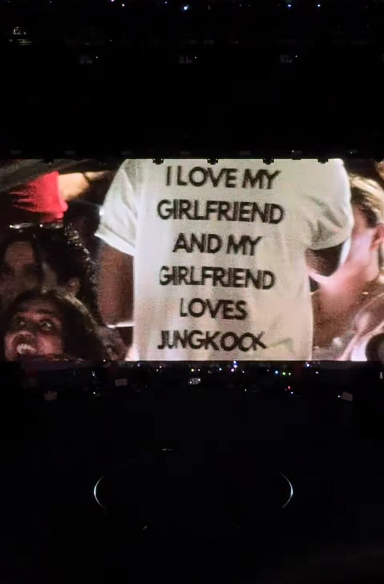 _sgminseven's tweet photo. "Only here for my wife and kids"
"I love my girlfriend and my girlfriend loves Jungkook"

LMAOOOOOOO I LOVE THIS https://t.co/Zqj9csOy8n