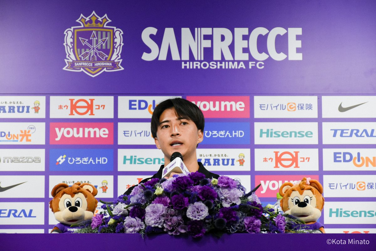 SoccerKingJP's tweet photo. 💜取材記事🏹
「サンフレッチェでプレーしたいです」　川村拓夢の“逆オファー”で実現した広島復帰「このクラブでキャリアを全うしたい」
https://t.co/1UU00oZEIg

🗣️編集部より
「湊昂大さん（@makooota）による記事です。広島に復帰した川村拓夢が会見に臨みました」 https://t.co/UpstnEavpa