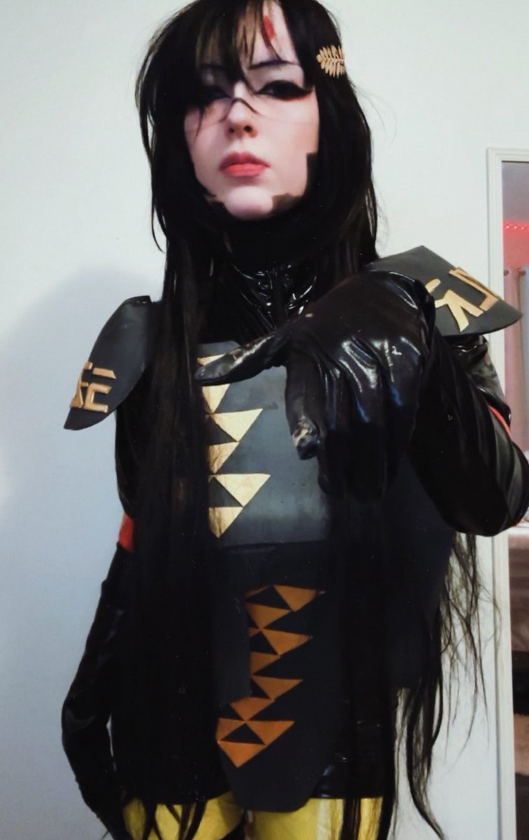 ravenroxyzimmer's tweet photo. You guys are so small 
#signalis #falke https://t.co/fTcNlAfFzc