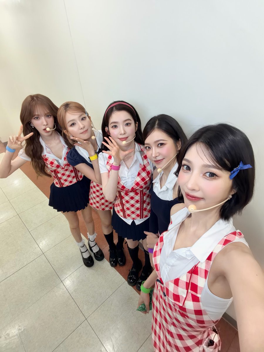 Seullgiec's tweet photo. %. #HI_SEULGI on https://t.co/rFD4ztxI7q

I'm so happy I got to spend this special day with the ones I love most. 🤍 https://t.co/9OK9dc5Q1O