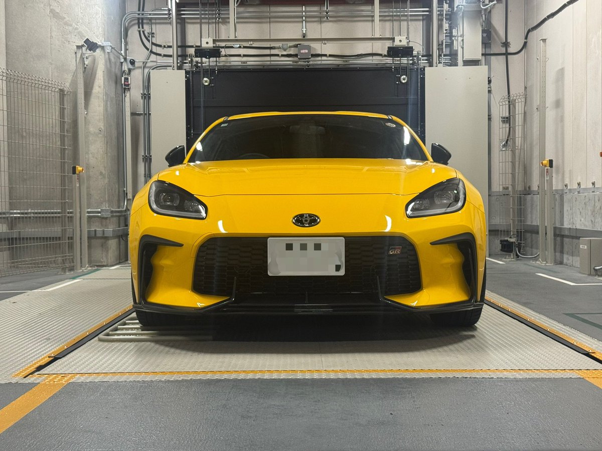 mano0933's tweet photo. @ak1_nek0 adro仲間を増やしたいです☺️

前方の張り出しが結構あるので車高を下げると擦る可能性は高いと思いますが、リップは取付工賃込で10万円くらいなので、消耗品として割り切れる範疇だと思います https://t.co/KWWamEml7v