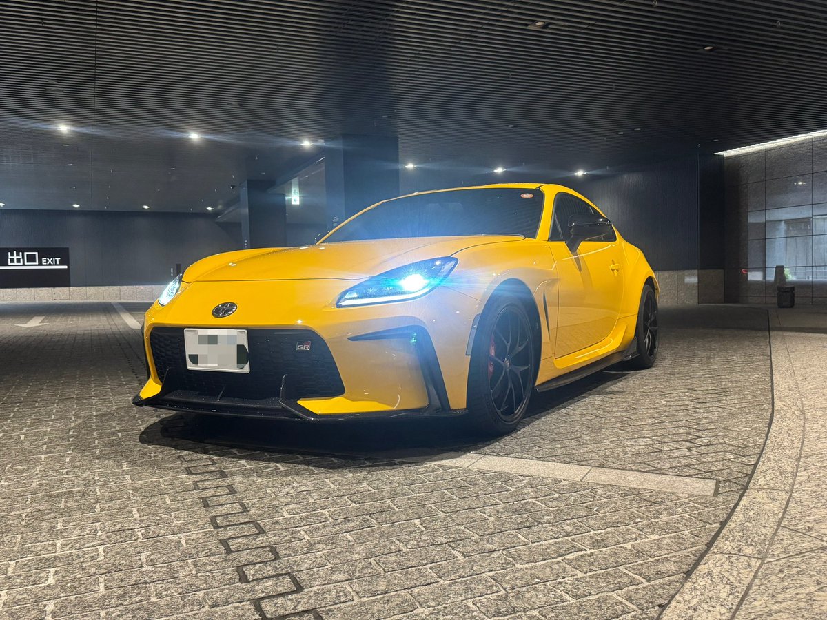 mano0933's tweet photo. @ak1_nek0 adro仲間を増やしたいです☺️

前方の張り出しが結構あるので車高を下げると擦る可能性は高いと思いますが、リップは取付工賃込で10万円くらいなので、消耗品として割り切れる範疇だと思います https://t.co/KWWamEml7v