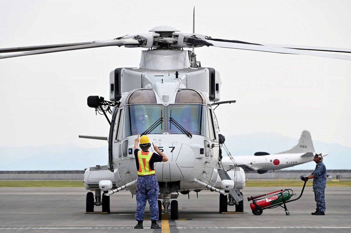 JMSDF_SDF's tweet photo. 被災地での救援活動に従事している隊員のご家族・ご友人の皆様、自衛艦隊の活動にご理解を頂き、心からの感謝と敬意を申し上げます。自衛艦隊は、引続き国民の皆様の安心・安全の盾たるべく活動して参ります。#家族の誇り #この国の守り #令和８年熊本地震 https://t.co/xsQHSISnwM
