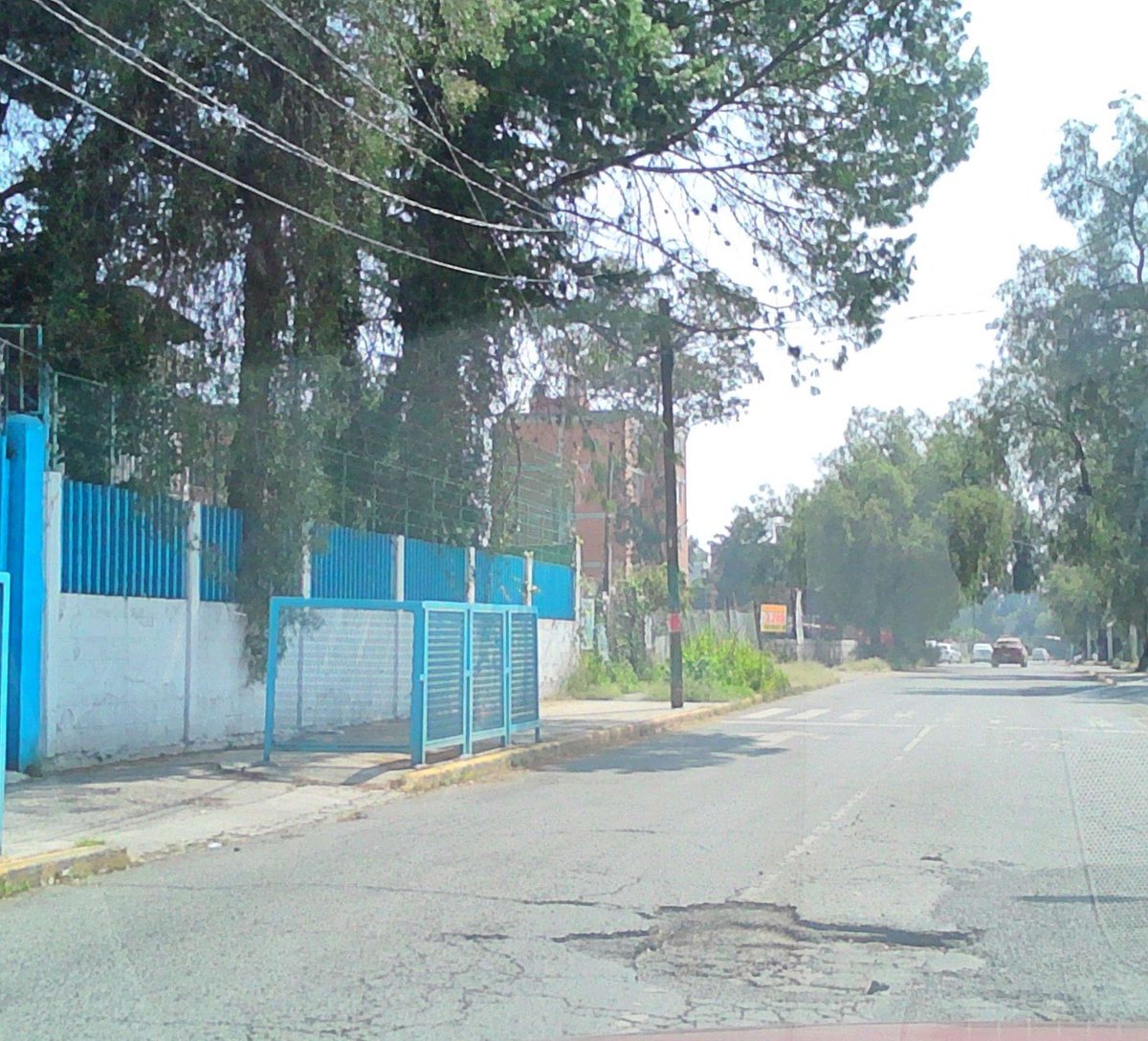 izcaheroes's tweet photo. Por lo menos este bache en la unidad ferrocarrilera en circuito Tlapa, lleva más de un año sin que los inútiles de  @GobIzcalli lo puedan reparar. #izcalli https://t.co/CfXiw7PutB