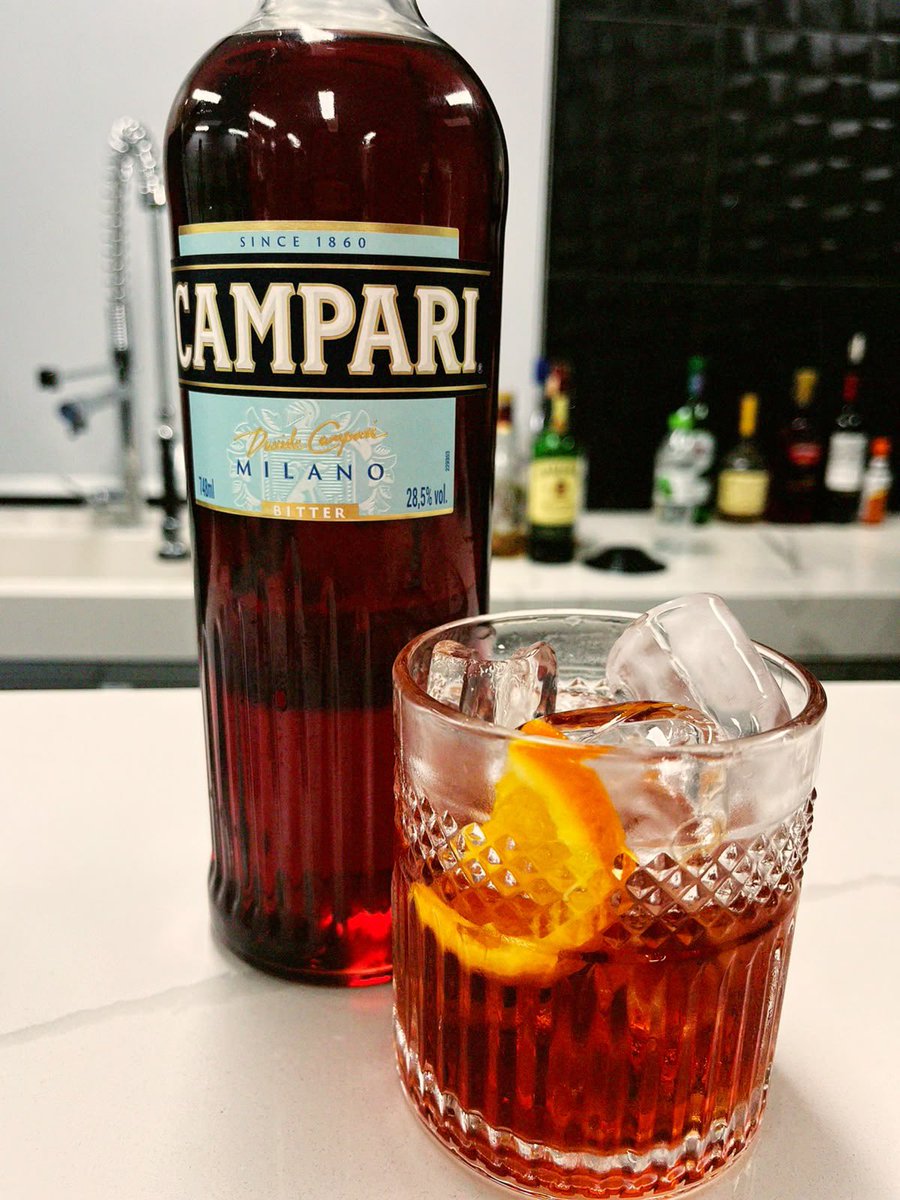 uma_snuff's tweet photo. Aula de drinks com derivados de vinho 🍷🤍🍸 
A vida é uma maravilhaaaaa https://t.co/kEnPUZqT5o