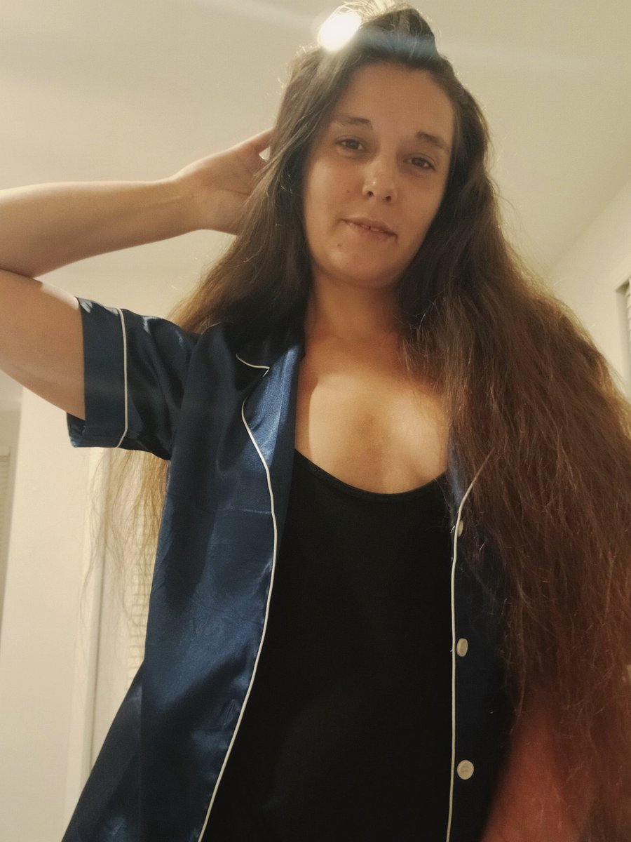 GoddessEmmy22's tweet photo. Good night findom 🌎  I would say sweet dreams 😴  I already know will be sweet you will be dreaming of ME. 

•Findom•Finsubs•Finbrat•Bratty https://t.co/iEEsB9KvrI