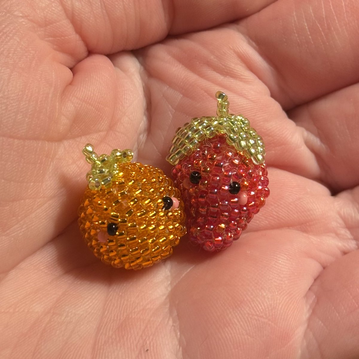 inniezzz's tweet photo. i made a teeny tiny nichojoo out of beads ٩( ᐛ )و https://t.co/mJXlX2Byc9