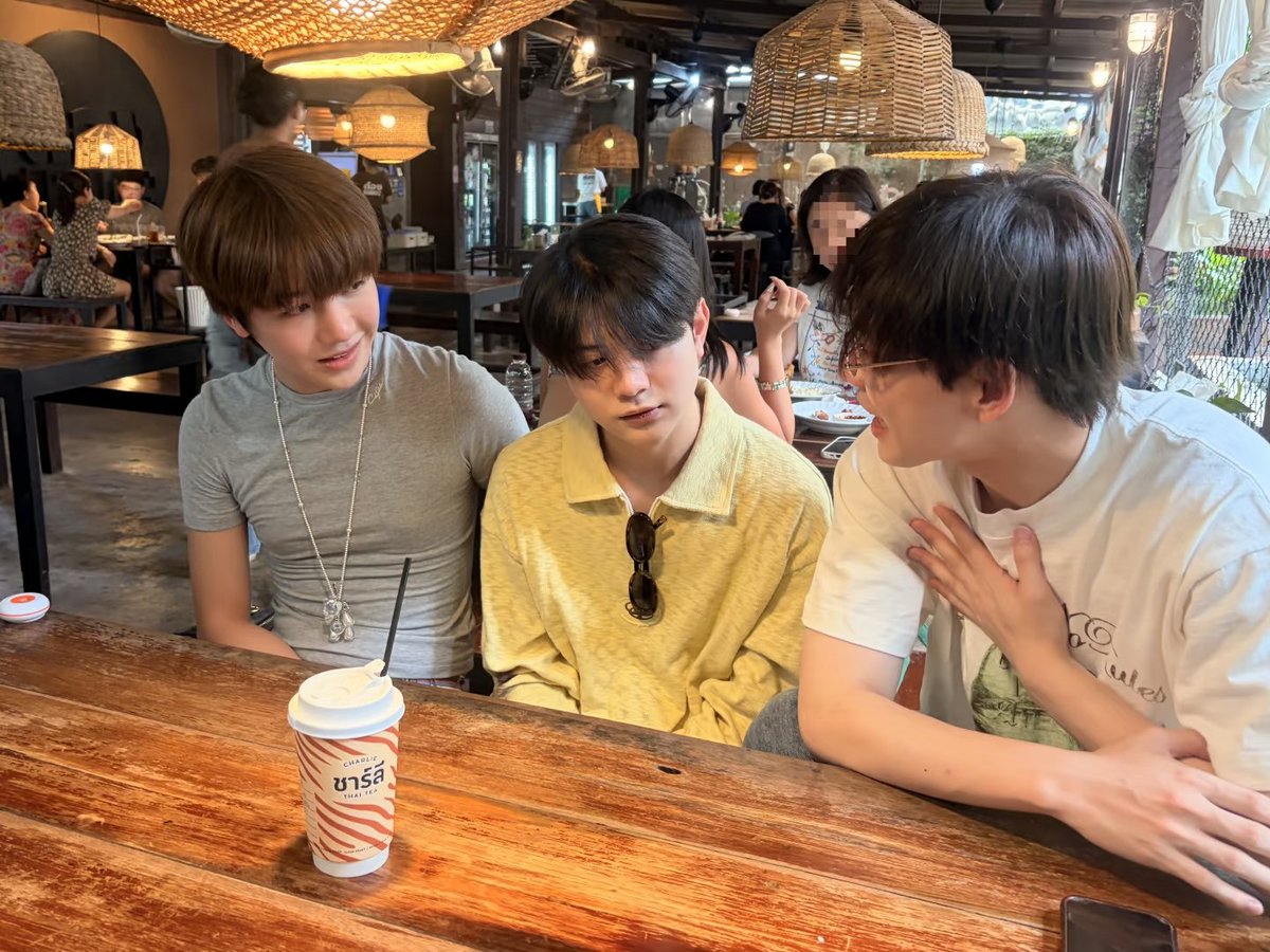 Bambii0_0's tweet photo. Mommy, daughter, son-in-law

#Cooheart #BeverTonliew https://t.co/IBqPPaO8fD