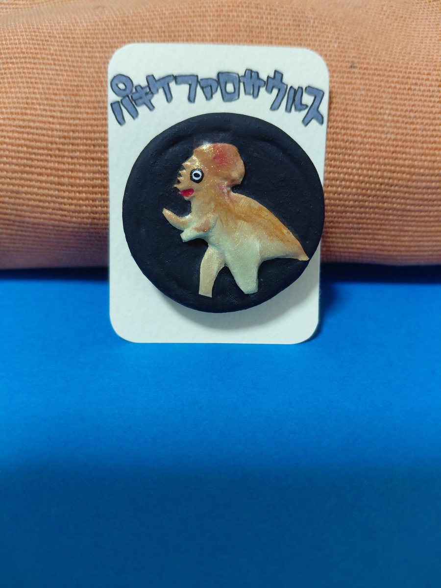 puedariena's tweet photo. ニヒル牛のくじ展。きれいなのが当たった。この方にはコドモがちっちゃい頃お世話になったなー。恐竜絵本を開いてはこの方のなまえをコドモに聞いた。舌足らずがパキケファロサウルスって言うの、可愛くて楽しかった思い出 https://t.co/Ewa2xMSHVk