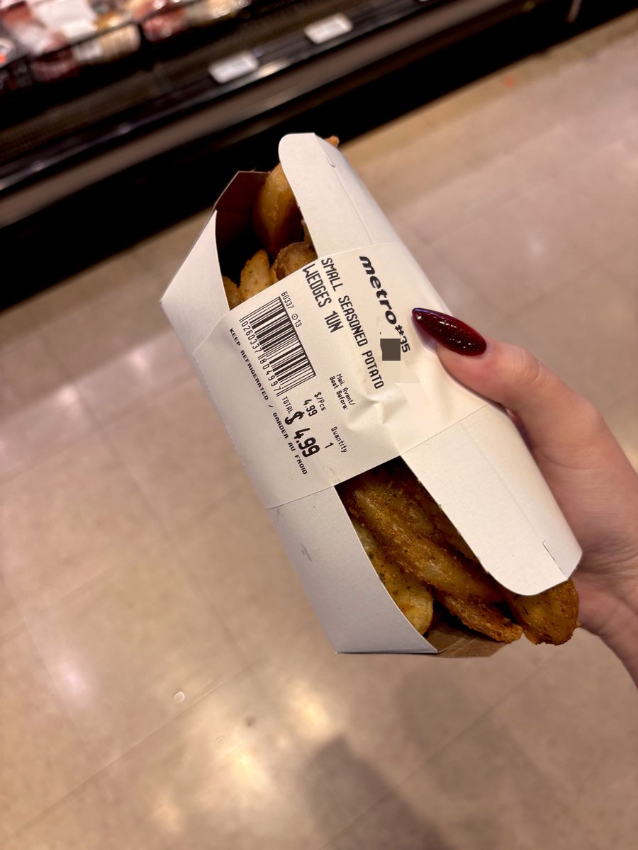 cruelsoft's tweet photo. sometimes a giant box of hot crispy potato wedges will keep you alive another day and that's just fine ✨ https://t.co/9yRX3fKcvy