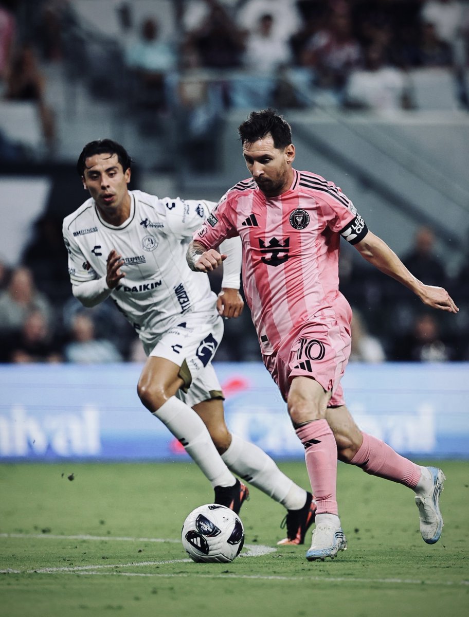 M10GOAT's tweet photo. الأسطورة ميسي ضد سان لويس: 

• لعب 90 دقيقة 🔥
• سجل هدفين ⚽️⚽️
• صنع هدف 🅰️
• 5 تسديدات (3 على المرمى) 🚀
• 1 تمريرة مفتاحية 🔑
• 28 تمريرة ناجحة ✅
• 1 مراوغة ناجحة 💨
• 47 لمسة للكرة 👟

حصل على تقييم 🔟 وفقًا لـ سوفا سكور 🐐🔝 https://t.co/V1vCDFyQDb