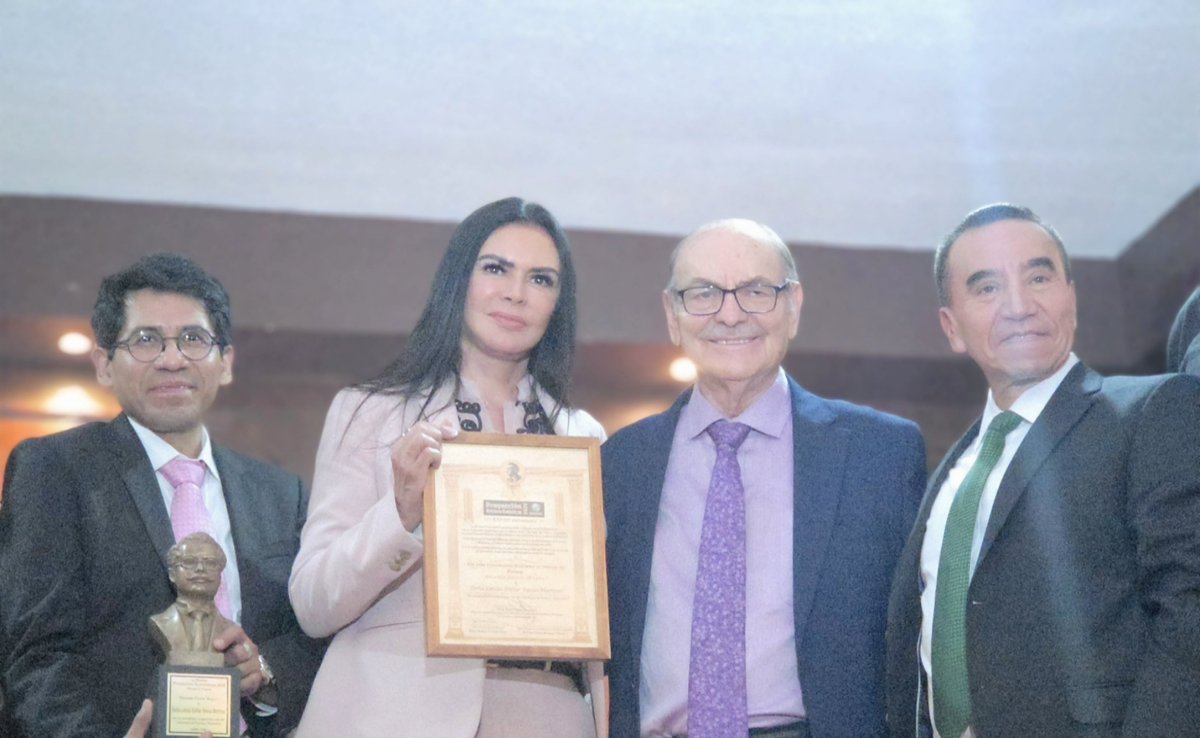 LetyVarela's tweet photo. Recibir la Presea Ricardo Flores Magón es un honor que recibo con profunda gratitud y con un compromiso aún mayor de seguir defendiendo a quienes no tienen voz.

Este reconocimiento representa años de trabajo, perseverancia y la convicción de que el bienestar animal también construye una sociedad más justa y más humana.

Como escribió Ricardo Flores Magón: "Violentar a los animales es violentar a la propia naturaleza de la que formamos parte."

Gracias por este inmenso honor.

Lo recibo con humildad y con la certeza de que aún queda mucho por hacer por ellos 🐾