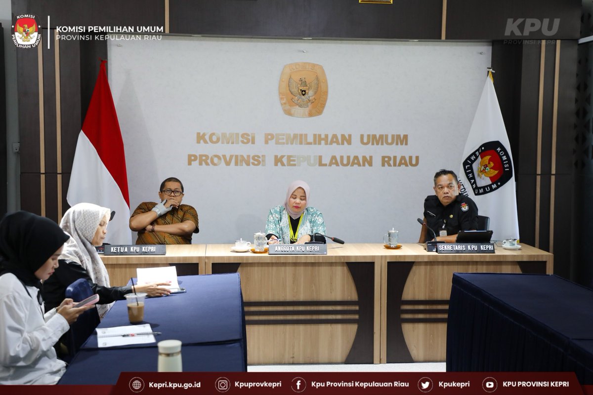 KPUKepri's tweet photo. #TemanPemilih, KPU Provinsi Kepulauan Riau mengikuti Forum Evaluasi Pasca Optimalisasi Pengelolaan dan Pelayanan Informasi Publik yang diselenggarakan oleh KPU RI secara daring melalui Zoom Meeting pada Selasa (5/8/2026). https://t.co/sbu5ALcZra