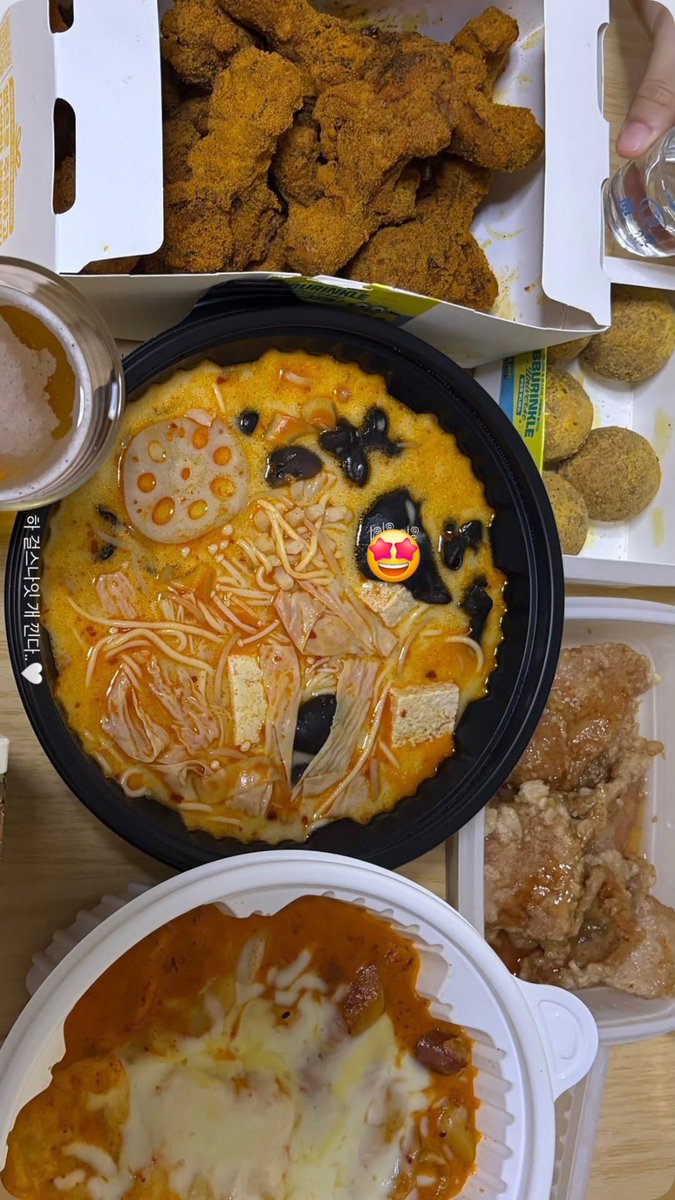 Ne_Xhu's tweet photo. 어제걸스나잇하고 2kg 찜..
알찼다 https://t.co/DsEKX0HEuO